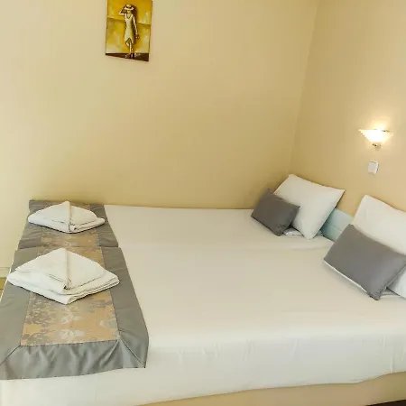 아파트호텔 Celeste Deluxe Apartments 4*