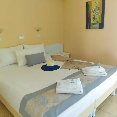 아파트호텔 Celeste Deluxe Apartments 4*