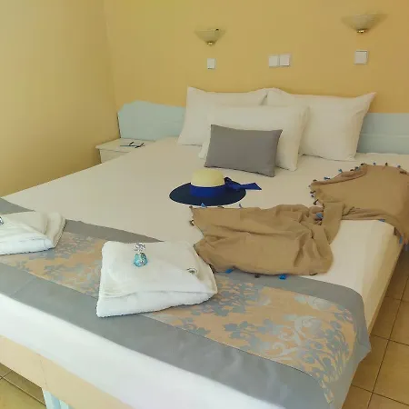 Celeste Deluxe Apartments 아파트호텔 4*