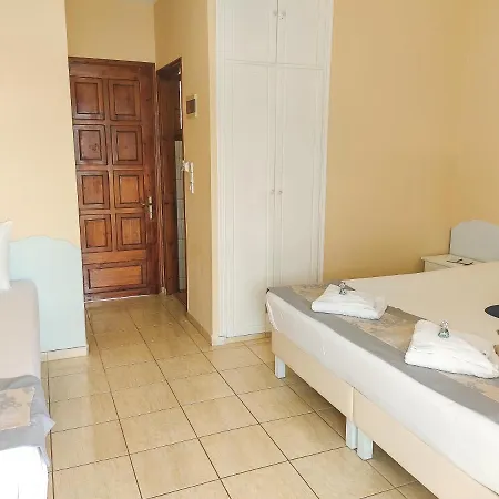 Celeste Deluxe Apartments 아파트호텔 4*
