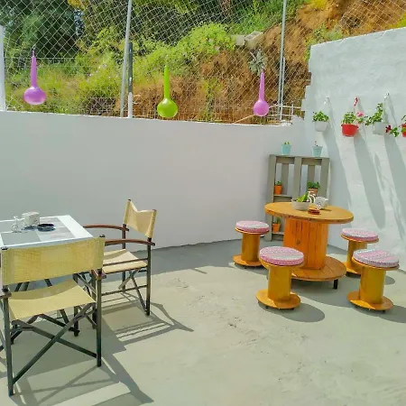 Celeste Deluxe Apartments 아파트호텔 크리시 아모우디아